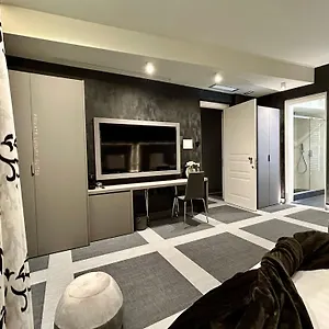 Private Luxury Πανσιόν